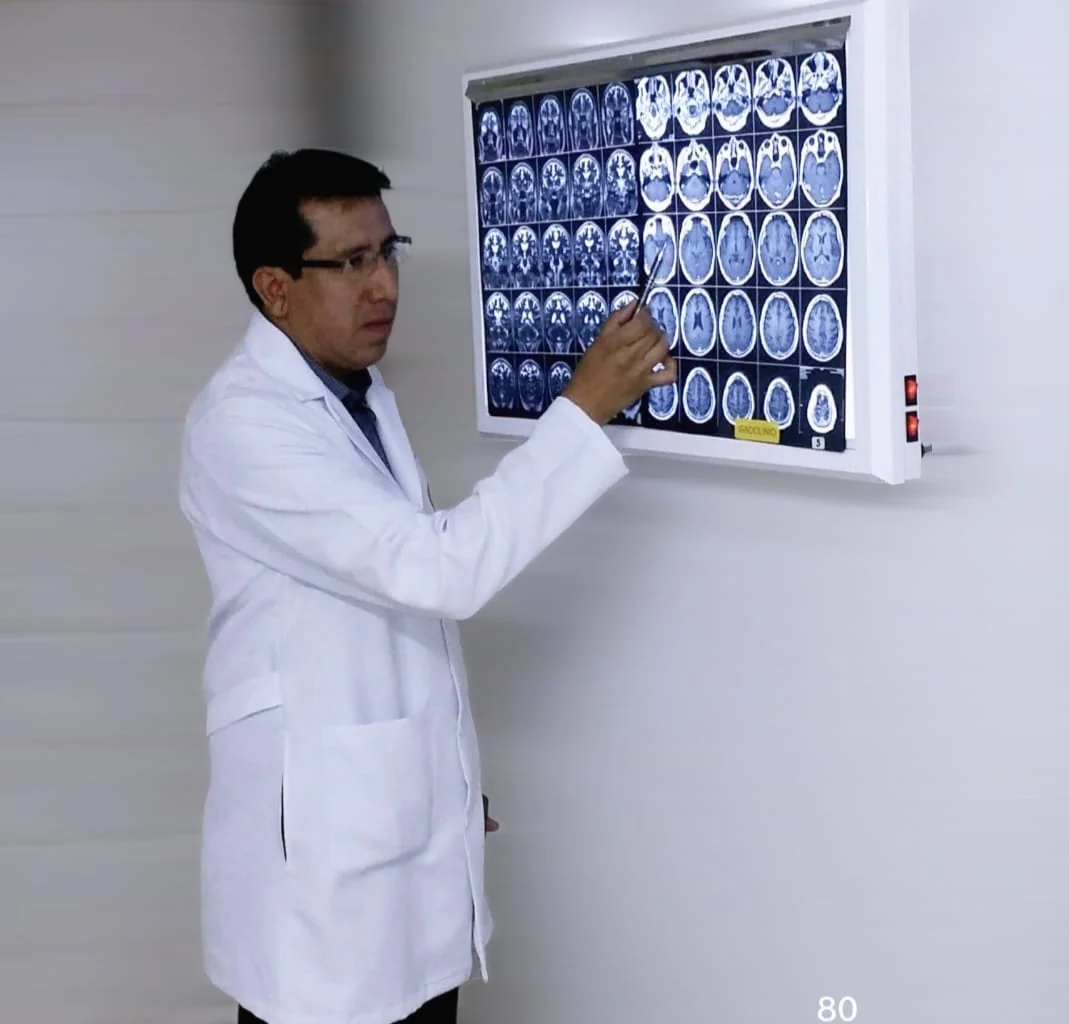 Dr. Lino Pinto Casaverde - Médico Neurólogo